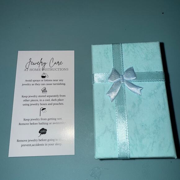 Green Enamel Christmas Tree Pendant Necklace On 18 Inch Silvertone Chain - Picture 4 of 4